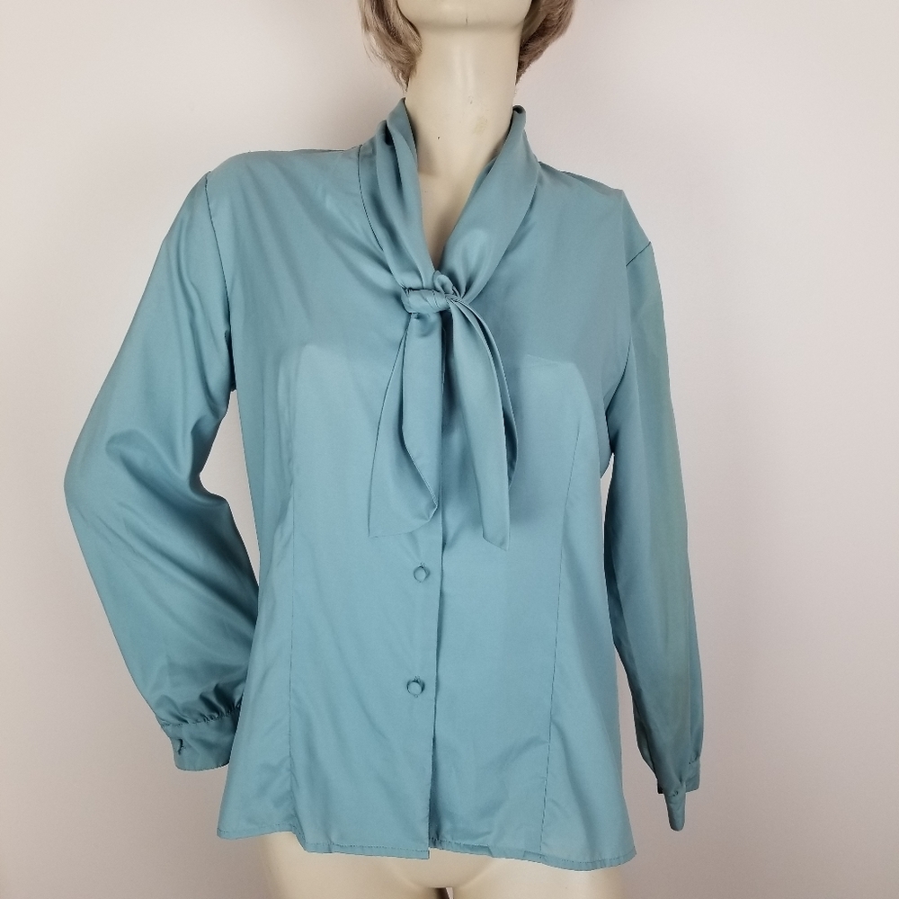 Vintage secretary blouse with pussy bow size 8